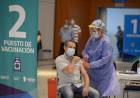 Comienzana a vacunar sin turnos a mayores de 30 años