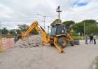 En calle San Lorenzo comenzó el Plan Municipal de Bacheo 2024 