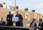 Llaryora inauguró viviendas en Wenceslao Escalante y entregó aportes para distintas obras