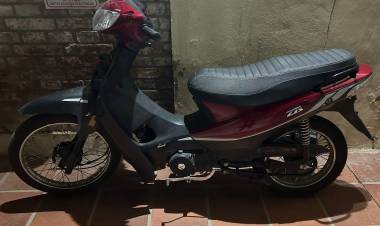 LA POLICÍA RECUPERÓ UNA MOTOCICLETA ROBADA Y DETUVIERON AL QUE LA TENÍA EN SU PODER