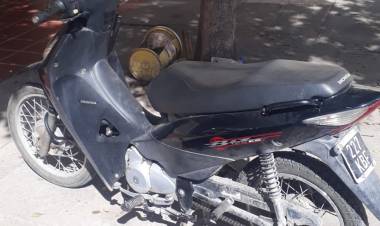 PERSONAL POLICIAL RECUPERO UNA MOTOCICLETA SUSTRAÍDA