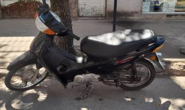 TRAS UN CONTROL LA POLICÍA RECUPERO UNA MOTOCICLETA QUE HABIA SIDO SUSTRAÍDA