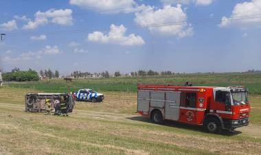 ACCIDENTE CON DAÑOS MATERIALES EN EL ACCESO NORTE A LA LOCALIDAD