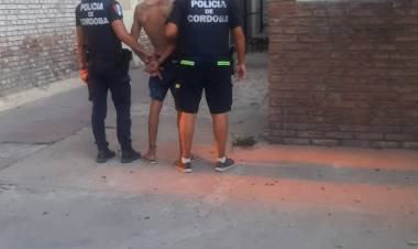 APREHENSION DE MASCULINO Y RECUPERO DE ELEMENTOS SUSTRAIDOS