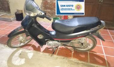 APREHENSIÓN DE MASCULINOS POR RESISTENCIA A LA AUTORIDAD Y SECUESTRO DE MOTOCICLETA 