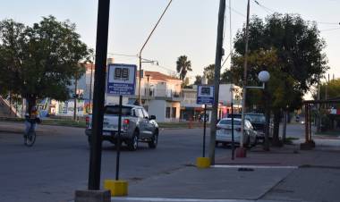 Biblioteca municipal   Estacionamiento exclusivo de 7 a 20 horas