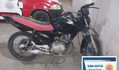  MOTOCICLETA CON PEDIDO DE SECUESTRO