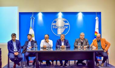 Martín Llaryora encabezó una jornada de trabajo con cooperativas y mutuales de la provincia