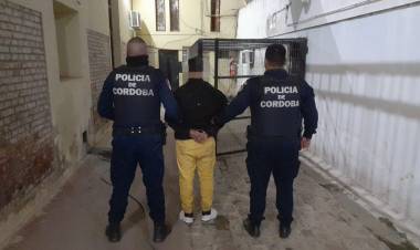 APREHENSIÓN DE MASCULINO POR RESISTENCIA Y DESOBEDIENCIA A LA AUTORIDAD