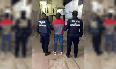 Está acusado de apuñalar a un hombre y fue detenido