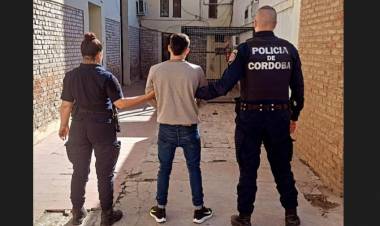  MOTOCICLETA CON PEDIDO DE SECUESTRO Y APREHENSIÓN DE MASCULINO  