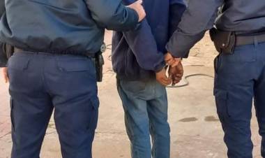 APREHENSIÓN DE MASCULINO EN FLAGRANCIA Y RECUPERO DE ELEMENTOS 