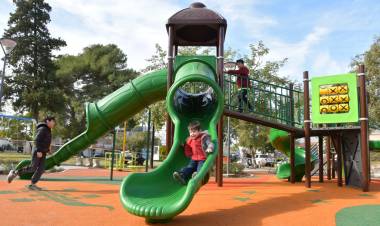 Se habilitaron los nuevos juegos de la plaza 1º de Mayo