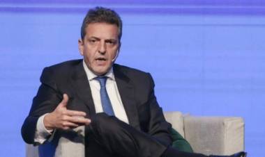 Massa dijo que "se deben generar dólares" para pagarle al FMI y "no volver"