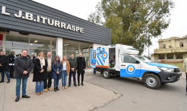 La ministra Barbás entregó una nueva ambulancia y supervisó obras en el hospital Iturraspe