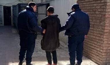  APREHENSIÓN DE MASCULINO POR HURTO