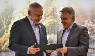 Llaryora se reunió con el embajador de Estados Unidos, Marc Stanley