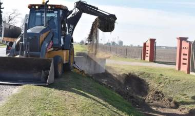 Continua la limpieza de canales 