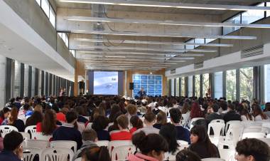 500 alumnos de 5º año de la ciudad participaron de charla sobre seguridad vial de motovehículos