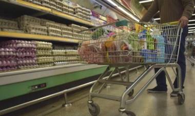 Defensor del Pueblo: la canasta básica de alimentos aumentó 14,72% en agosto