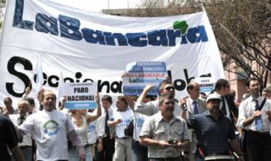 La Bancaria acordó paritaria del 75% y salario inicial de $420.000