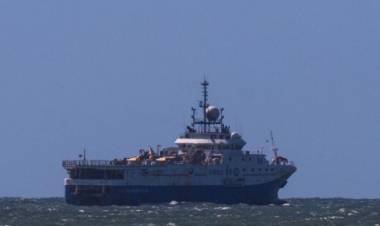 Prohíben la pesca de calamar en el frente marítimo argentino-uruguayo