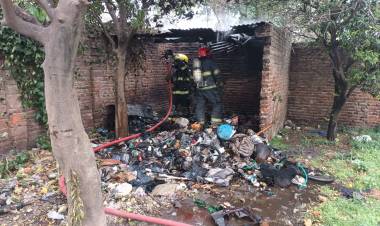  INCENDIO EN PATIO DE VIVIENDA 
