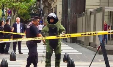 Por amenazas de bombas, evacúan las embajadas de Israel y EE.UU. en el país