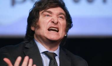 Milei volvió a criticar a Alfonsín y apuntó contra la Franja Morada