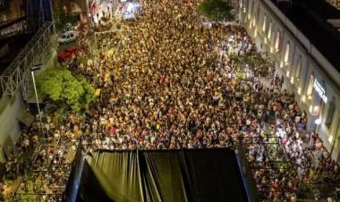 Milei publicó una foto de la Marcha del Orgullo tras el acto de cierre en Córdoba
