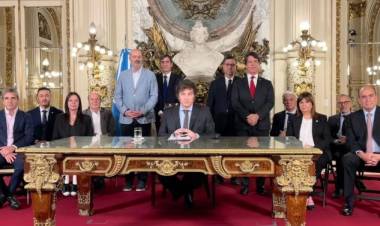 Milei en cadena nacional: "Empezamos el camino de la reconstrucción tras décadas de fracasos"