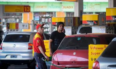 Suben entre 25% y 27% el precio de los combustibles durante esta madrugada