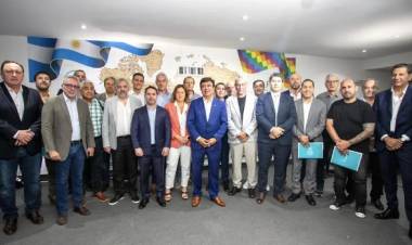 Intendentes de todo el país presentaron recurso de amparo contra el DNU de Milei