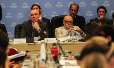 Diputados: tensión, gritos y fuertes cruces en el inicio del debate por la ley ómnibus