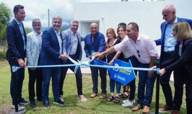 Llaryora inauguró obras y anunció inversiones para Villa Las Rosas y Nono