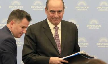 Francos aseguró que "hay consenso mayoritario" para "tener la sesión y aprobar" la Ley 'Bases'