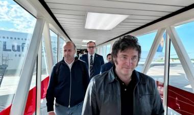 Milei regresó al país tras participar de una conferencia conservadora junto a Trump en Washington