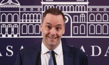 Por decreto, Milei ascendió a Adorni como secretario de Estado: el sueldo rondaría los 4 millones