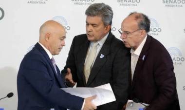 Ley de Bases y paquete fiscal: el senador Kueider pidió cambios y cuestionó facultades a Milei