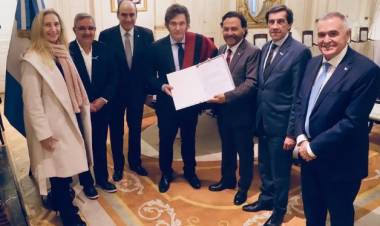 Pacto de Mayo: eliminaron de los diez puntos a la reforma política e incluyeron a la educación