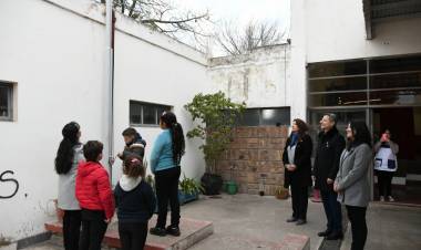 Bernarte participó en el acto por el Día de la Independencia en la escuela Rafael Núñez