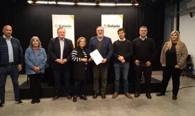 Firma de convenio entre la secretaria de mujeres, genero y diversidad, El Ministerio de igualdad y desarrollo humano de la Provincia de Santa Fe  y el municipio para proyectos de fortalecimiento  y/o  creación de áreas de igualdad ,genero y diversidad