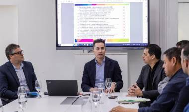 La Provincia recibió a 11 comunas que pasarán a ser municipios