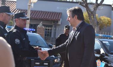 ENTREGA MÓVILES POLICIALES AL DEPARTAMENTO CASTELLANOS Y FIRMA DEL PROGRAMA PROVINCIAL “VÍNCULOS”