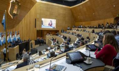 Legislatura: sin derogación, el oficialismo aprobó cambios a la ley del juego "online" en Córdoba