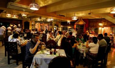 Entró en vigencia el decreto que permite pagar propinas con billeteras virtuales y tarjetas