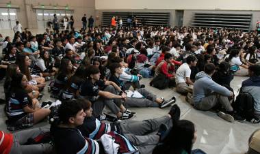 Con gran cantidad de público se llevó adelante la charla – taller “El Bienestar Digital es Tarea de Todos. Apuestas en línea”