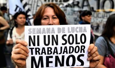 Motosierra a los trabajadores: en 11 meses el Gobierno nacional eliminó 34.829 puestos estatales