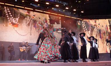 Postales locales y sostenibilidad: La noche más cordobesa pasó por el Festival de Cosquín