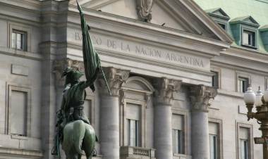Oficial: por decreto, Milei transformó al Banco Nación en una sociedad anónima
